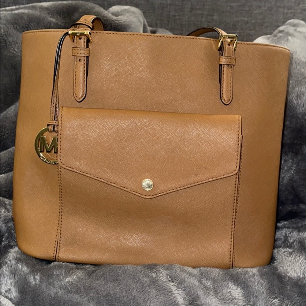 MICHAEL KORS ACORN JET SET LG PKT MF TOTE